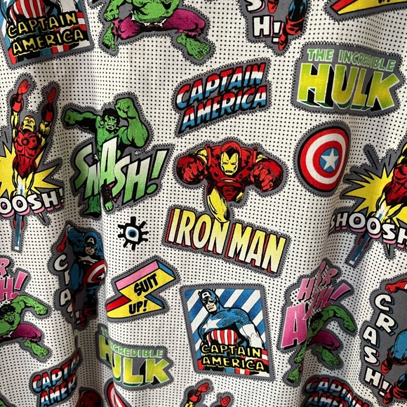 Marvel Avengers size 3X scrub top - Picture 3 of 5